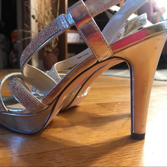 Style & Co. Philly Silver Wedding Party Sandals - Picture 3 of 6